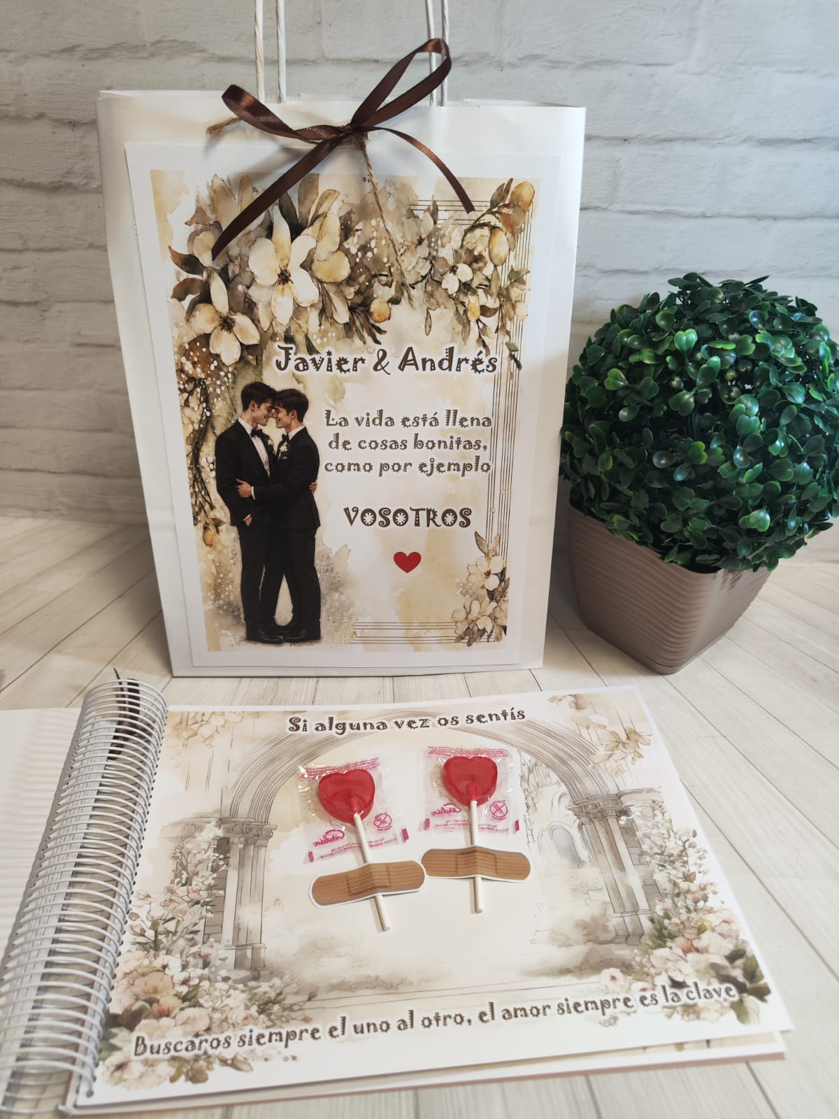 Libro para regalar dinero en boda Modelo beige para dos chicos - Imagen 13